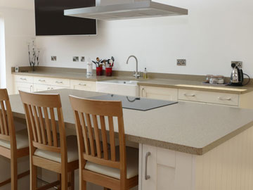 Fitted kitchen installation 1