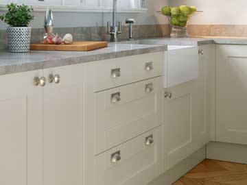 Kensington kitchen shown in Porcelain